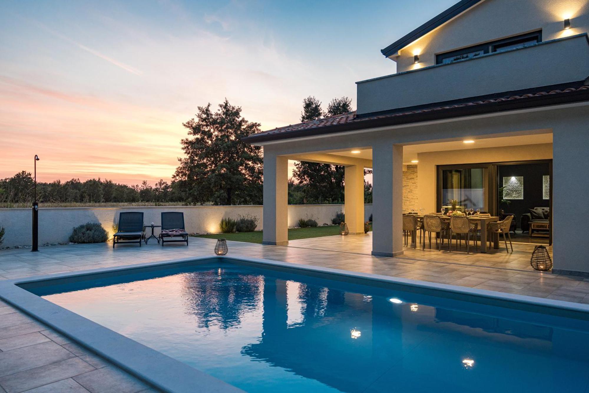 Special Offer! New Luxury Apartment With Pool, Fitness, Outdoor Bar&Grill Buje Exteriér fotografie