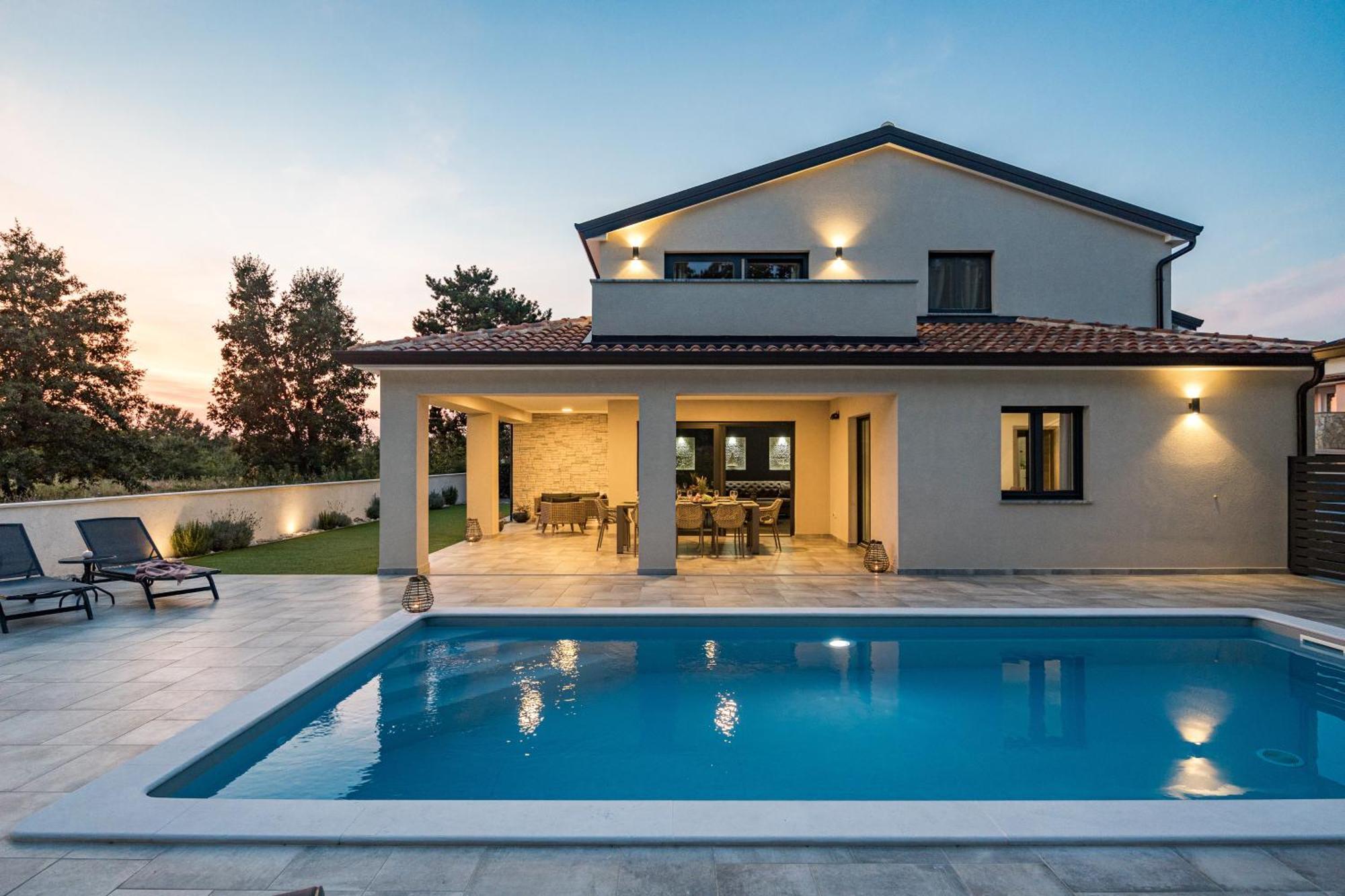 Special Offer! New Luxury Apartment With Pool, Fitness, Outdoor Bar&Grill Buje Exteriér fotografie