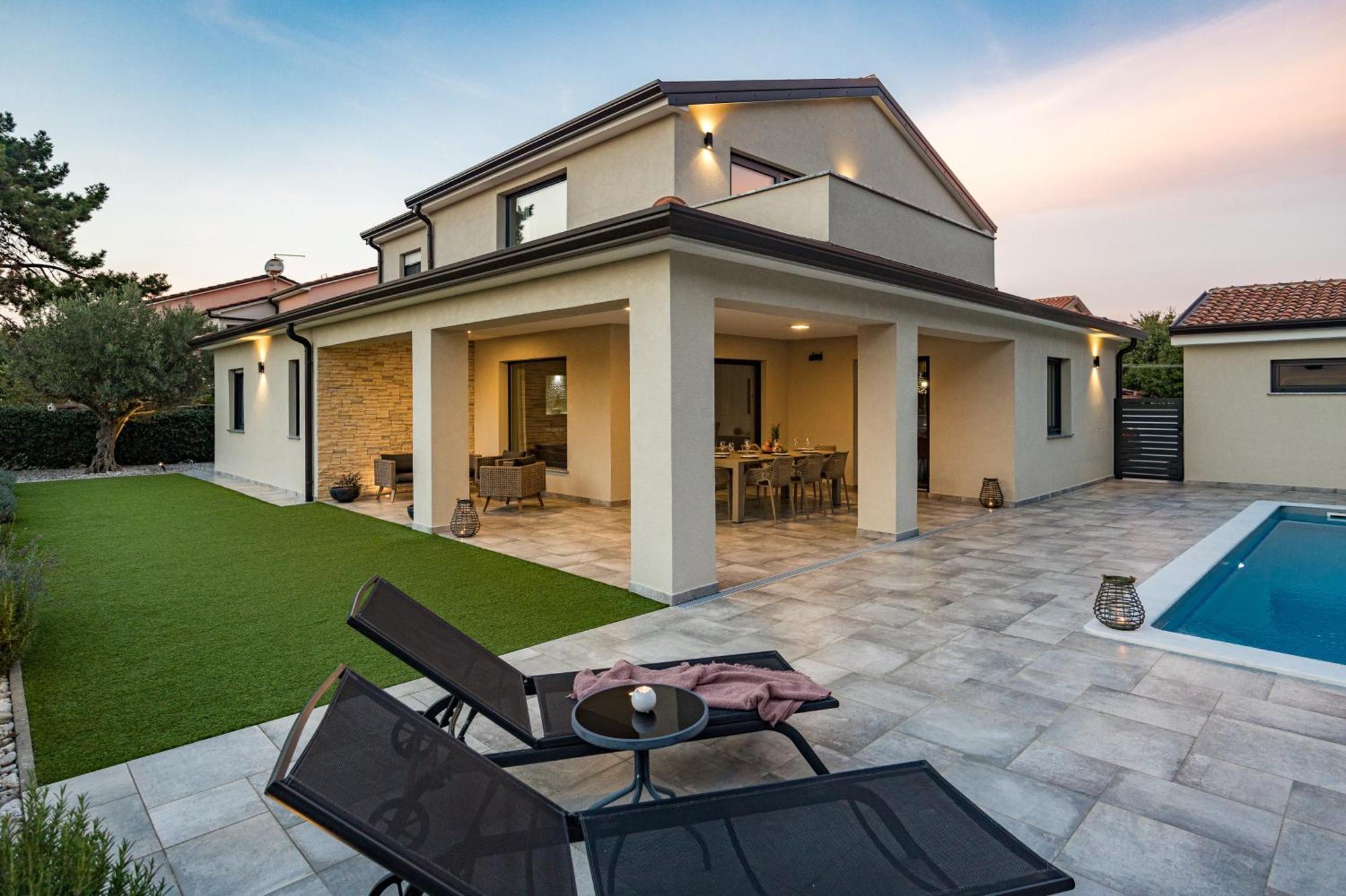 Special Offer! New Luxury Apartment With Pool, Fitness, Outdoor Bar&Grill Buje Exteriér fotografie