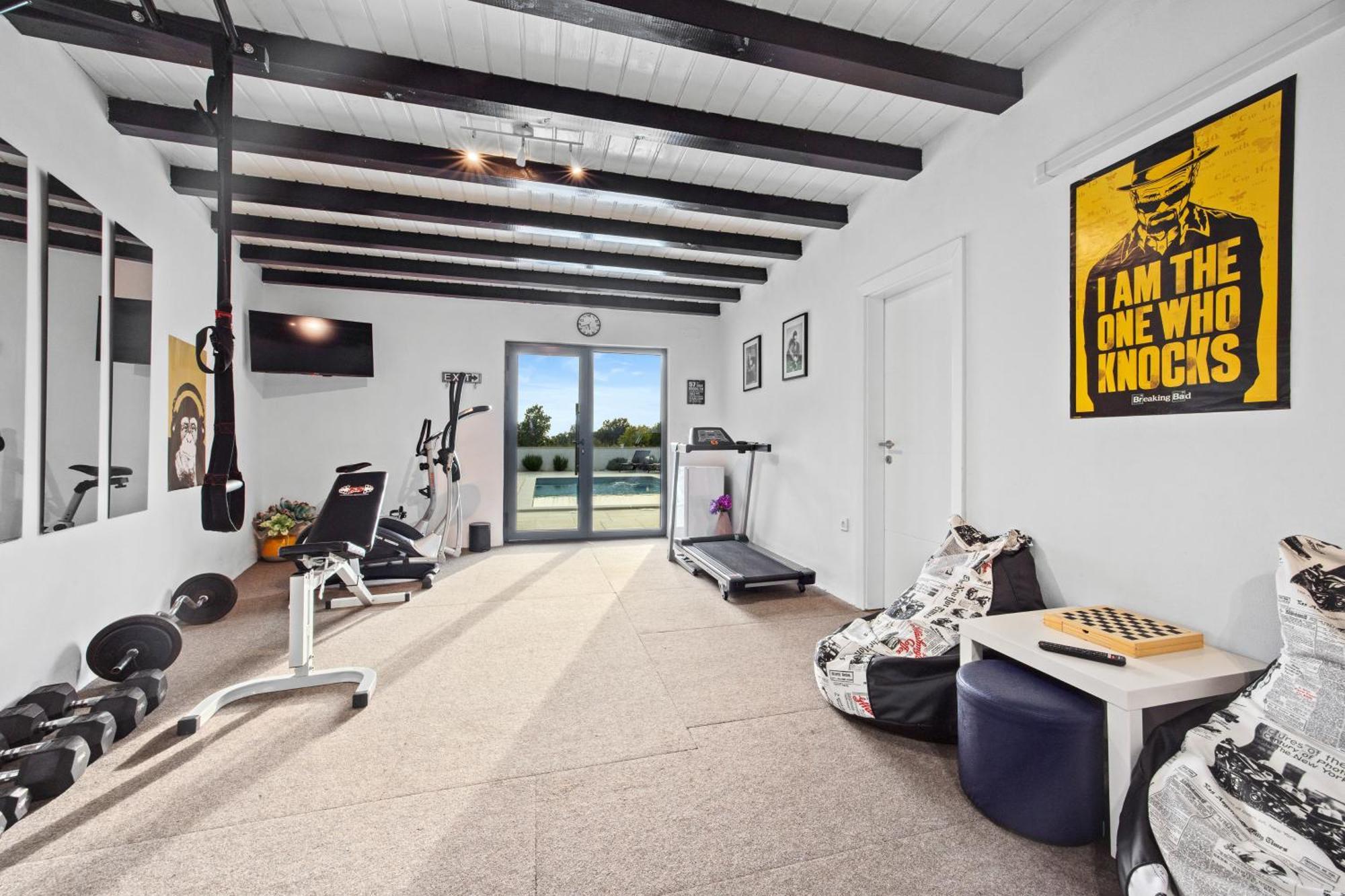 Special Offer! New Luxury Apartment With Pool, Fitness, Outdoor Bar&Grill Buje Exteriér fotografie