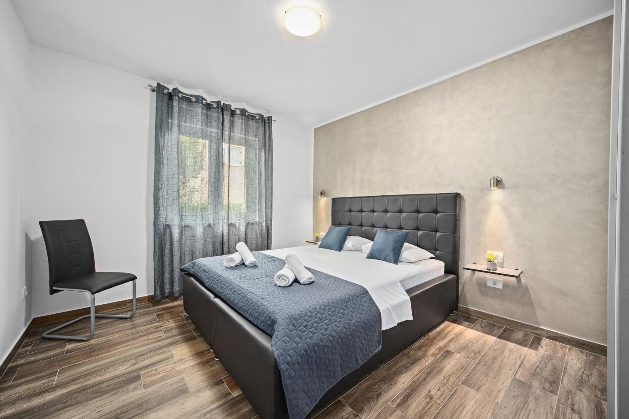 Special Offer! New Luxury Apartment With Pool, Fitness, Outdoor Bar&Grill Buje Exteriér fotografie