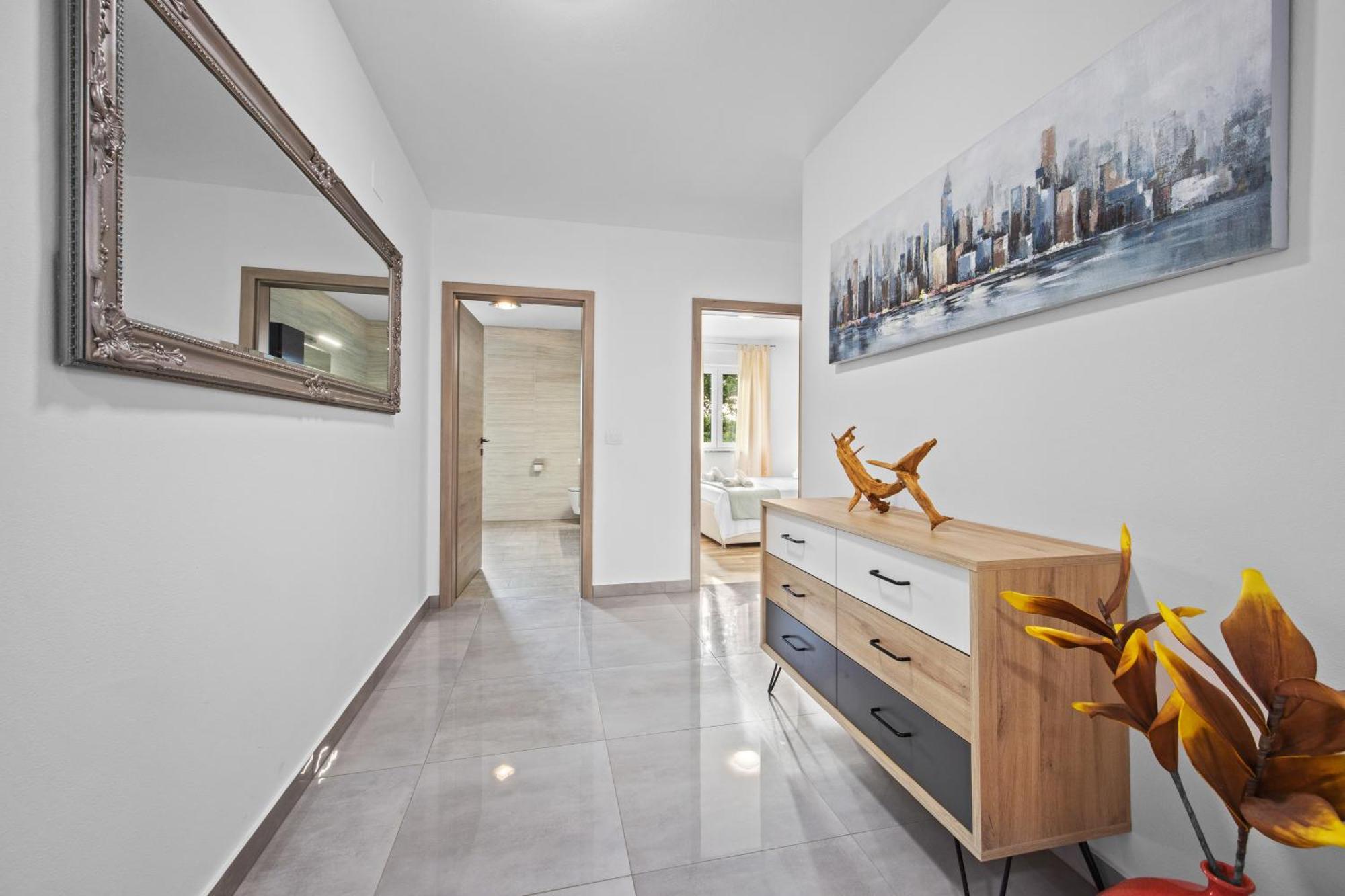 Special Offer! New Luxury Apartment With Pool, Fitness, Outdoor Bar&Grill Buje Exteriér fotografie