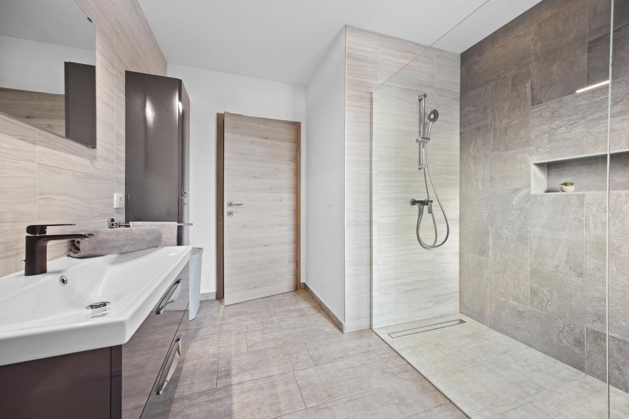 Special Offer! New Luxury Apartment With Pool, Fitness, Outdoor Bar&Grill Buje Exteriér fotografie