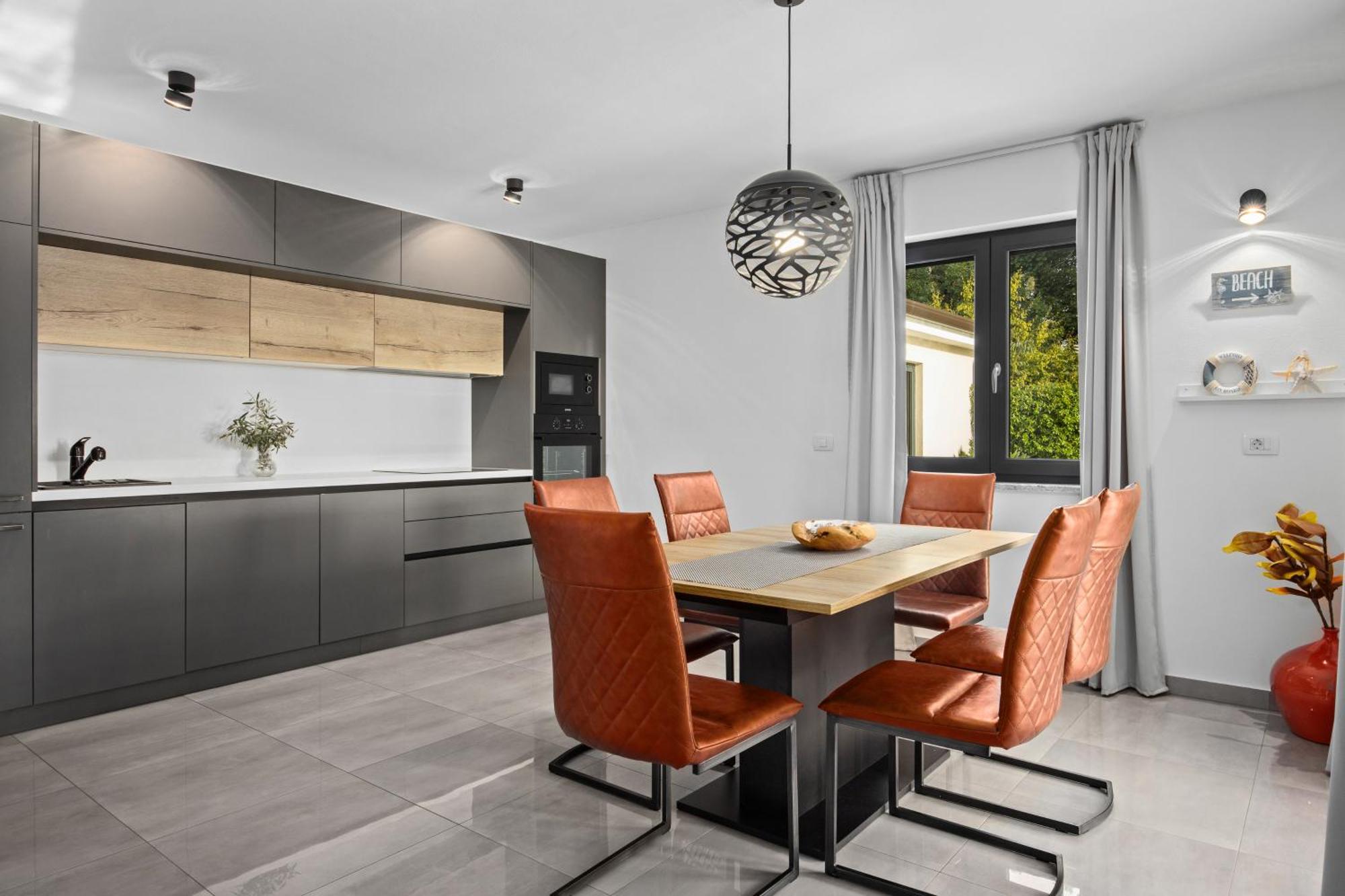 Special Offer! New Luxury Apartment With Pool, Fitness, Outdoor Bar&Grill Buje Exteriér fotografie